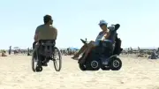 Handiplage : un plaidoyer pour un accès réel à la mer et au sable
