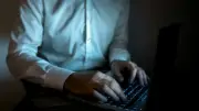 Informaticien condamné à 57 ans de prison pour avoir piraté ses voisines