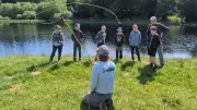 Initiation à la pêche à la mouche pour les enfants à l'étang de Bonnecombe