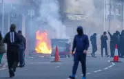 Irlande du Nord : violences à Belfast après une attaque au couteau
