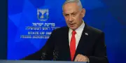 Israël bombarde le sud du Liban et promet d'y rester