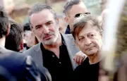 Jean Dujardin rend hommage à Bruno Salomone lors d'un spectacle des Nous Ç Nous