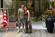 Jeune couple ouvre boutique déco méditerranéenne à Toulon