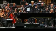 Joe Hisaishi triomphe aux arènes de Nîmes avec un concert envoûtant