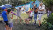 Journée inter-assos à Collias : un concours de grimaces fait le succès de la fête
