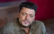 Kev Adams conquiert l'Amérique avec son humour sur les différences culturelles