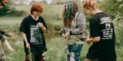 À la campagne, le combat contre la solitude des jeunes queer