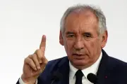 L'Académie des menteurs : Bayrou et Glucksmann refusent la comédie électorale