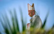 Le pape Léon XIV et Bad Bunny se rencontrent brièvement à Madrid