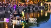 Le piano flottant enchante le Vidourle et 500 spectateurs à Sommières