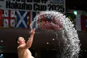 Le sel de Guérande au cœur du tournoi de sumo à Paris