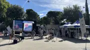 Le Truck emploi de France Travail stationne à Barjac pour proposer des formations
