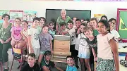 Les abeilles à l'honneur à l'école de Garrigues avec l'apiculteur Richard