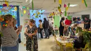 Les enfants exposent leurs jardins extraordinaires à l'école