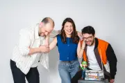 Les Normales : un humour de sketchs et de pop culture au Colbert