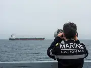 Londres intercepte un pétrolier russe de la flotte fantôme dans la Manche