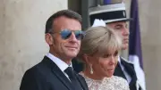 Macron réapparaît avec ses lunettes d'aviateur pour un problème à l'œil
