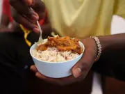 À Marseille, le riz du bateau : un plat rassérénant pour les migrants