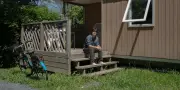 Maximiliano, 19 ans, vit dans un camping à Bidart pour réduire ses dépenses