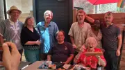 À Mialet, l'épicerie fête les 97 ans de Lucette Plard, doyenne du village