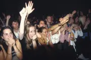 Mise en examen de Patrick Bruel : ses fans divisés