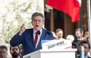 Mélenchon accuse le RN de suprémacisme lors d'un meeting à Saint-Denis