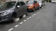 Montpellier : une étudiante retrouve sa Clio sur des parpaings, les quatre roues volées