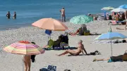 Naturistes en résistance : l'arrêté qui interdit le naturisme sur la plage du Prévost ne passe pas