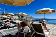Nouveau partenariat sportif à la handiplage d'Antibes pour l'été 2026
