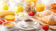 Nouvelles étiquettes pour le petit-déjeuner : miel, confitures, jus de fruits