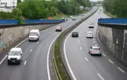 Onze personnes entassées dans une Citroën C4 Picasso à Nantes