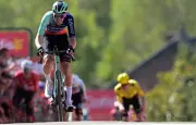 Paul Seixas chute et repart dans le Tour Auvergne-Rhône-Alpes