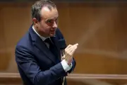 Pauvreté : l'idée de Lecornu de faire payer les casseurs ciblant les prestations sociales