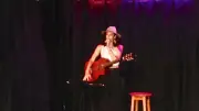Perlette Oriane enchante le Petit Théâtre de la Berthe