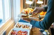 Petit-déjeuner d'hôtel : pourquoi ce rituel matinal fascine-t-il autant ?