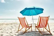 Plage italienne interdit les parasols aux 10-65 ans pour protéger l'environnement