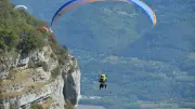 Plonévez-Porzay : un parapentiste de 76 ans meurt en chutant en mer