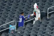 Pourquoi les supporters japonais nettoient les tribunes après les matchs