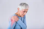 Pourquoi notre épaule est si fragile : le prix de la bipédie