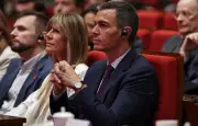 Épouse de Pedro Sánchez jugée pour corruption : interdiction de quitter l'Espagne