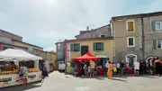 Premier marché mensuel réussi à Moulézan avec 200 visiteurs