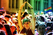 Pride 2024 : un père soutient sa fille avec une pancarte touchante