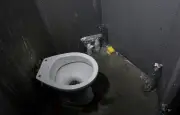 Privés de papier toilette au collège : une punition collective dénoncée