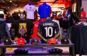 PSG : des fans en folie pour les maillots deux étoiles
