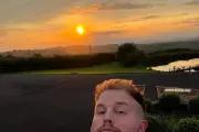 Qui est Ben Phillips, le youtubeur anglais agressé dans une villa près d'Antibes ?