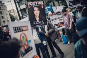 Rassemblement à Paris contre Xenia Fedorova, porte-voix de Poutine sur CNews
