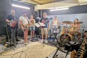 Rock au collège : profs et élèves unis par la musique à Carcès
