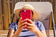 Réseaux sociaux : un frein à la natalité ?