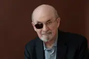 Rushdie : un an après l'attaque, la vie et l'écriture