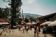 Sarajevo renaît et attire de nouveau les touristes, 30 ans après le siège
